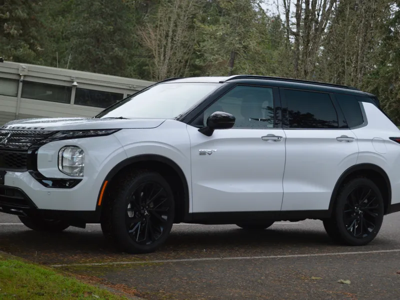 2025 Mitsubishi Outlander PHEV